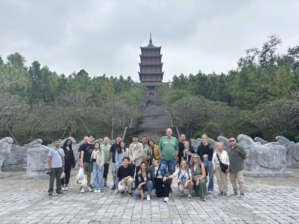Gruppenfoto nach Ausflug in den Pagoda